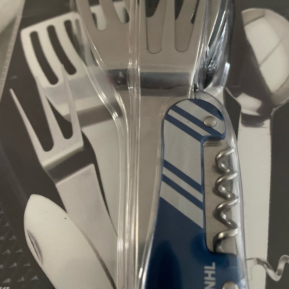 Toronto Maple Leafs 6-in-1 BBQ Multi-Tool - Picture 6 of 7